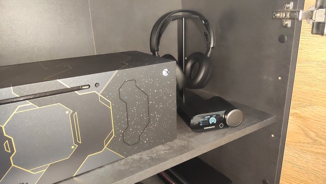 DAC, Headset und Xbox zusammen.